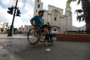 silla de ruedas y catedral