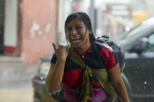 Los habitantes de Mérida fueron sorprendidos por una intensa lluvia propiciada por una vaguada en la península.